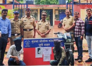 Pune Police Crime News | मुंढवा : रिक्षा चालकाची लूटमार करणारे दोघे जेरबंद : मोबाईल, दुचाकी जप्त